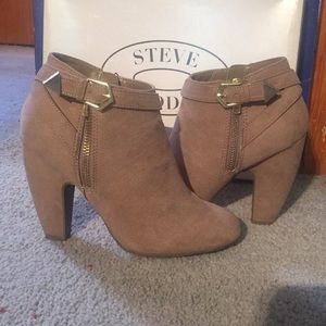 Steve Madden Taupe suede “pepper”
